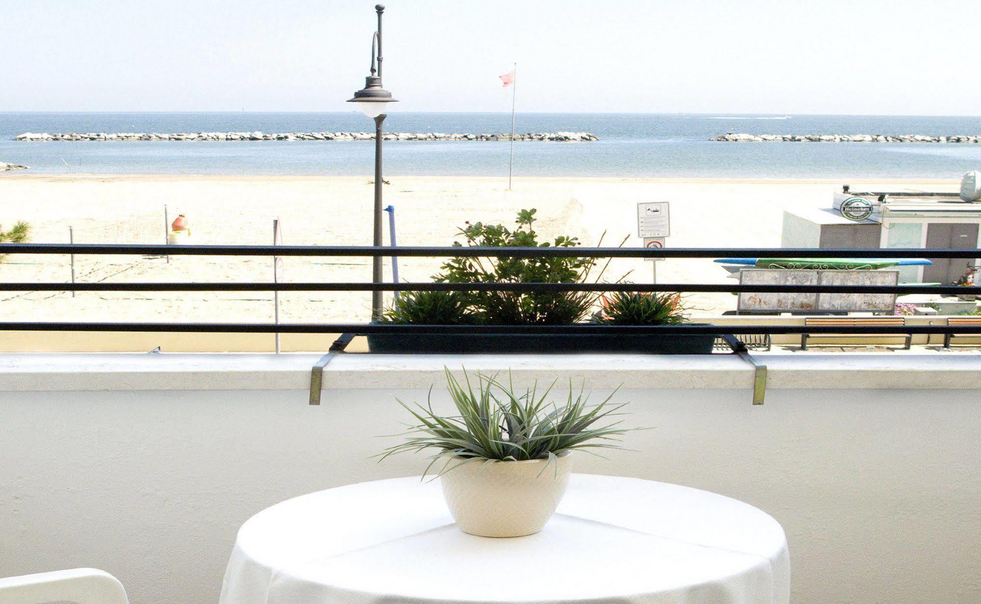 Hotel Ariston Cesenatico Exterior photo